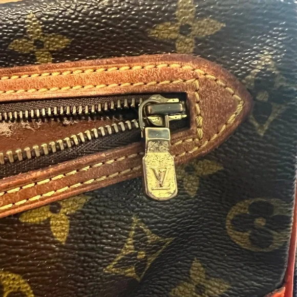 Louis Vuitton monogram 𝒻ℴ𝓇𝓂ℯ𝓇 clutch. - Picture 6 of 10